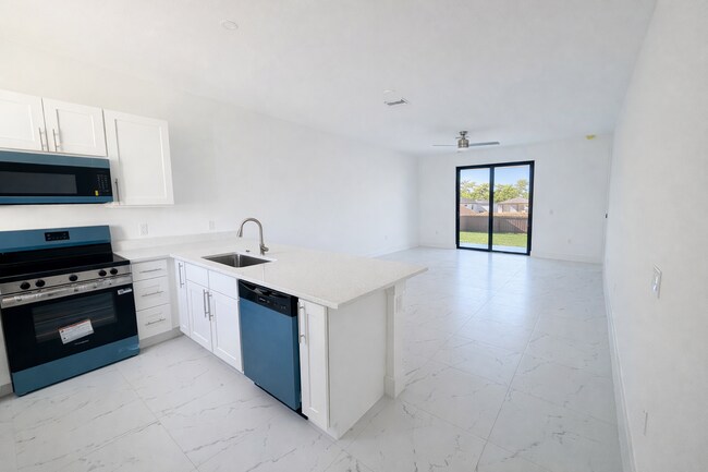 Foto del edificio - 4806-4808 Golfview Blvd