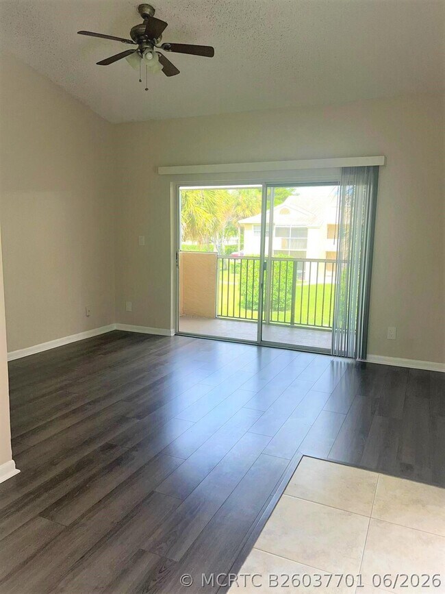Foto del edificio - 751 Cypress Ln