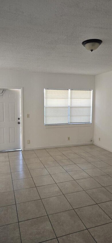 Foto principal - 230 SW 11th Ave