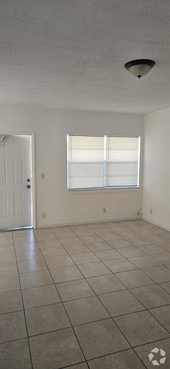 Building Photo - 230 SW 11th Ave