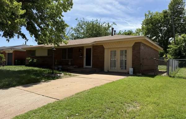 Foto principal - 2405 S Mansfield St