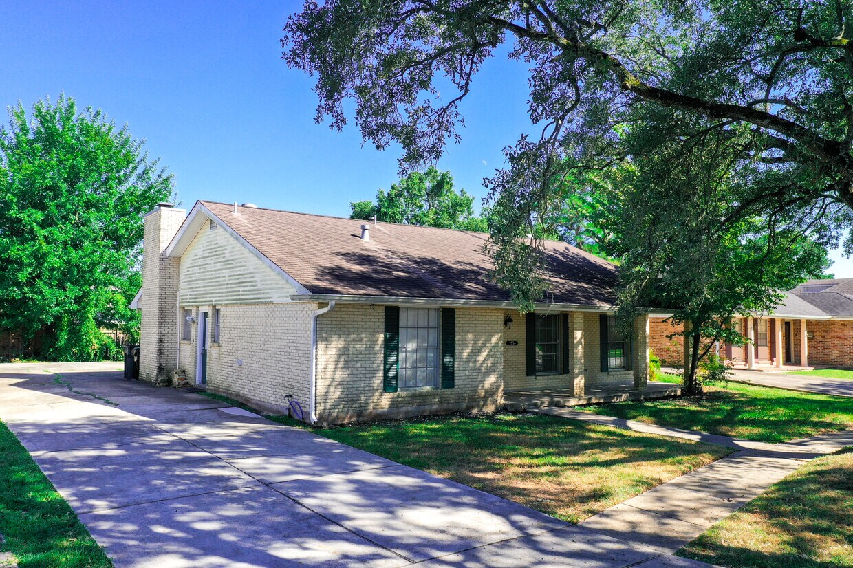 Primary Photo - 3534 Huntlee Dr