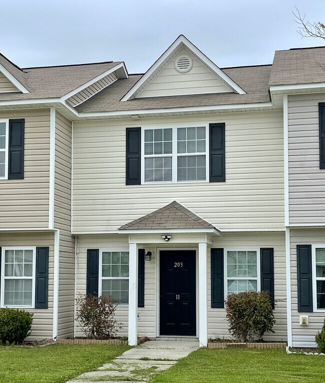 Foto del edificio - Charming 2BR Townhome Minutes from Hwy 172 Back Gate