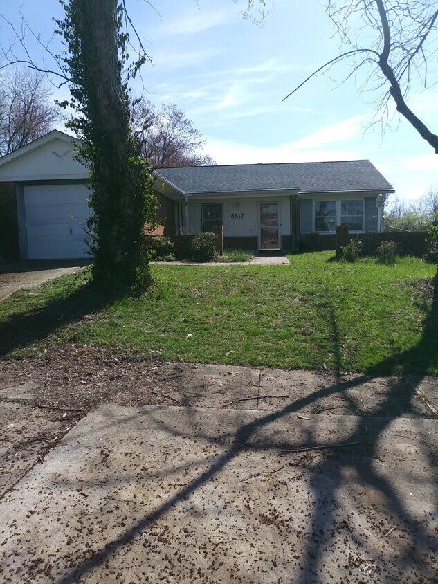 6817 Holly Lake Dr, Louisville, KY 40291 House Rental in Louisville