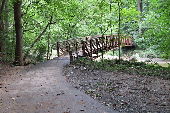 Foto del edificio - Lovely 2 BR/1.5 BA 2-Level Condo in Silver...