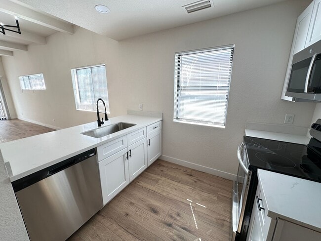 Building Photo - APARTMENT - SEDONA - VILLAGE OF OAK CREEK