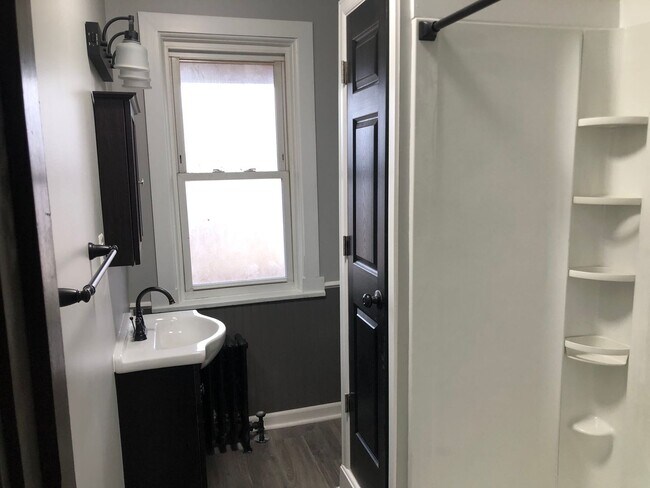 Foto del edificio - McKees Rocks / Sheraden / Windgap - 1 BR, 2nd floor Apartment - Section 8 Welcome!