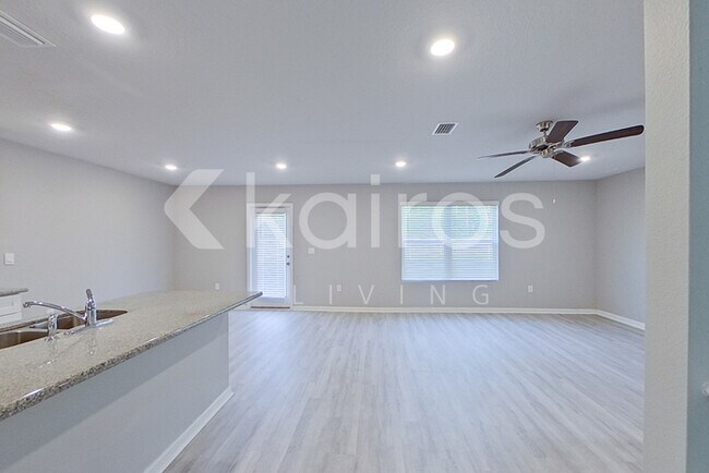 Foto del edificio - 273 Monarch Ln