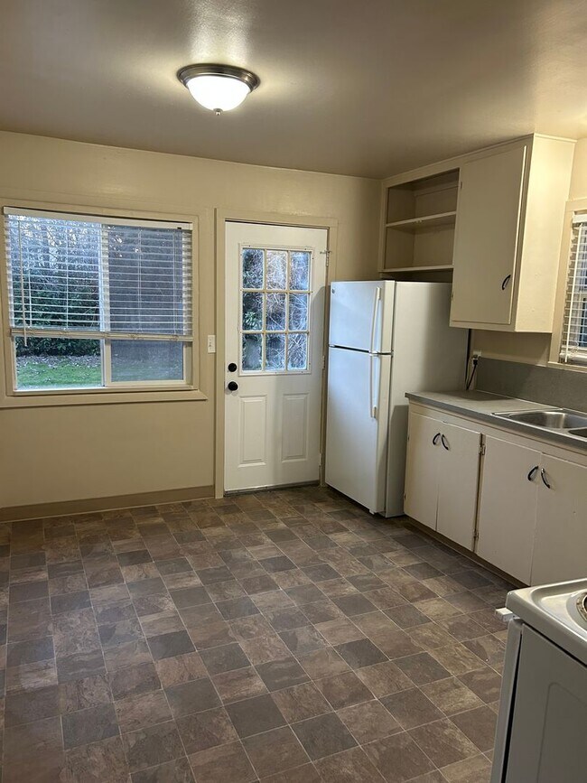 Building Photo - (889) Beca Ave Cottage - PET FRIENDLY - 2 Bed / 1 Bath