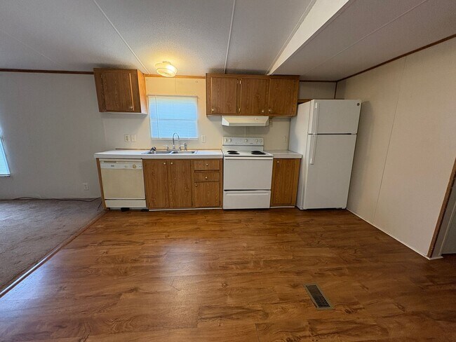 Foto del edificio - Spacious three bedroom, two bath singlewid...