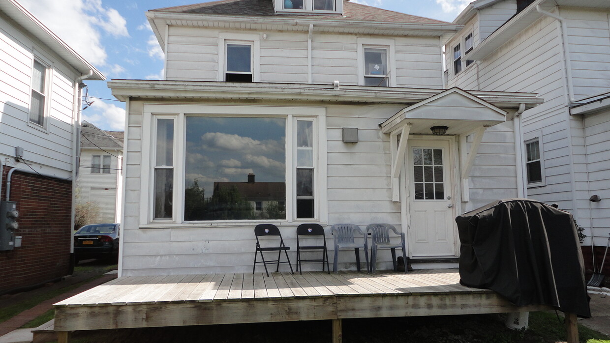 entry - 353 Demain Ave