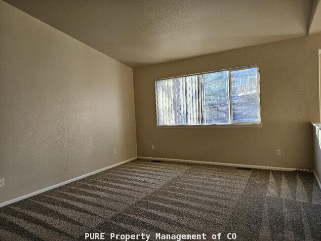 Building Photo - 2-story home with finished basement! 2-car garage!