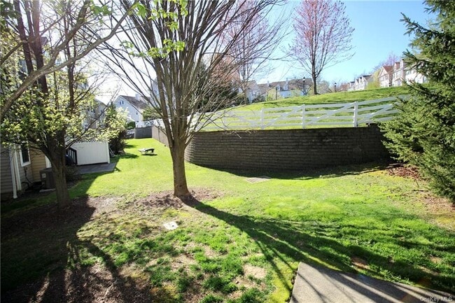 Building Photo - 107 Barr Ln