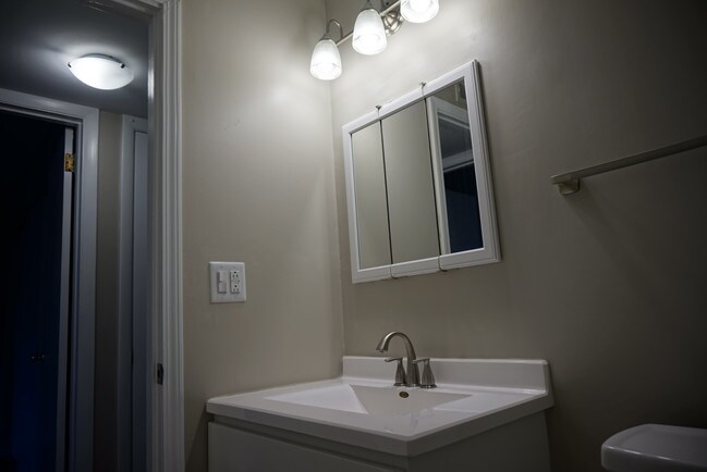 Bath - 645 W Park Ave