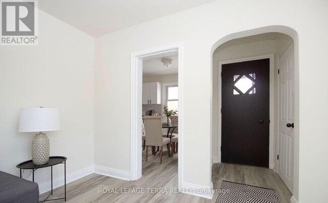 Building Photo - 779 Whitman Crescent