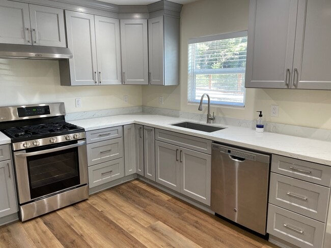 Foto del edificio - 350 Palm Ave