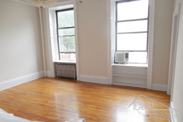 Primary Photo - 201 Clinton Ave