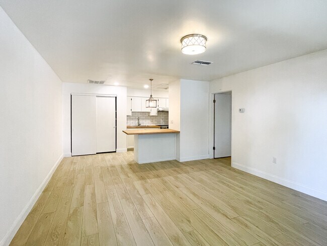Foto del edificio - 712 Angelina Ln