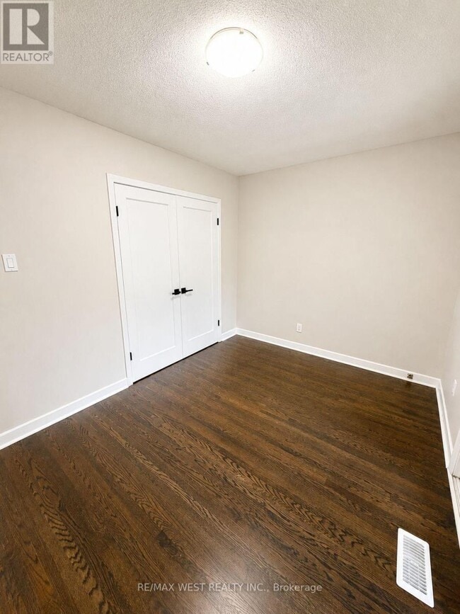 Building Photo - 120 Bell Dr