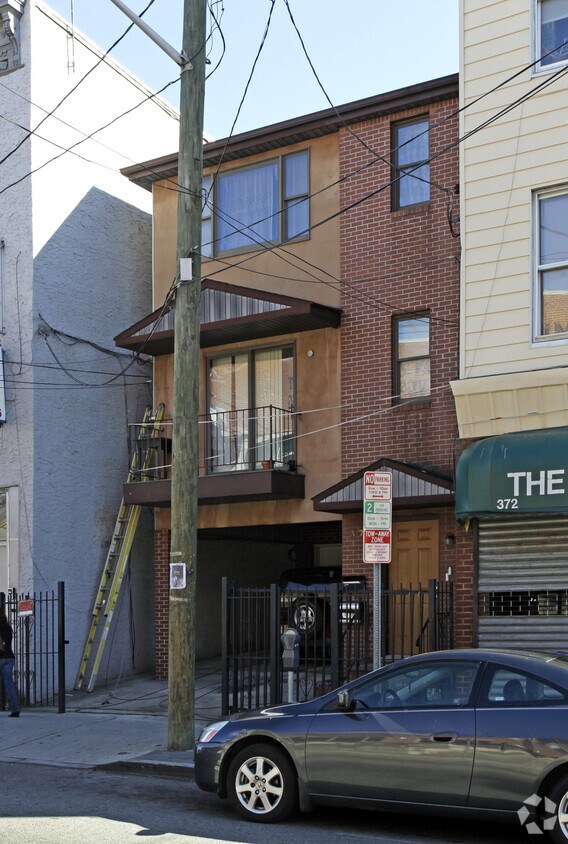 Primary Photo - 374 Summit Ave