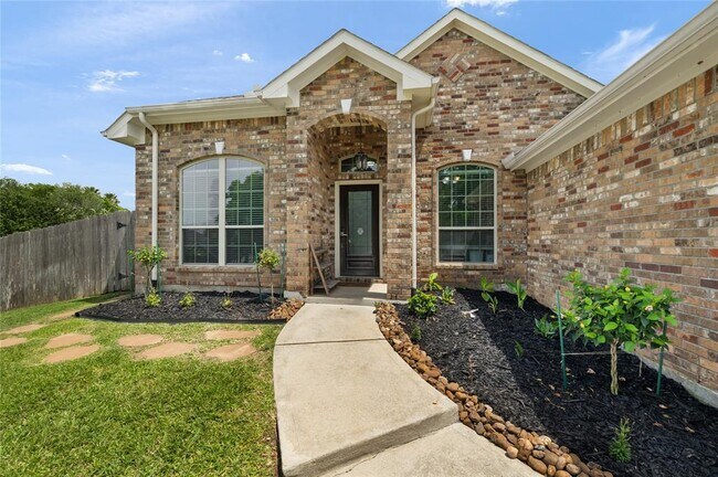Building Photo - 923 Lake View Dr