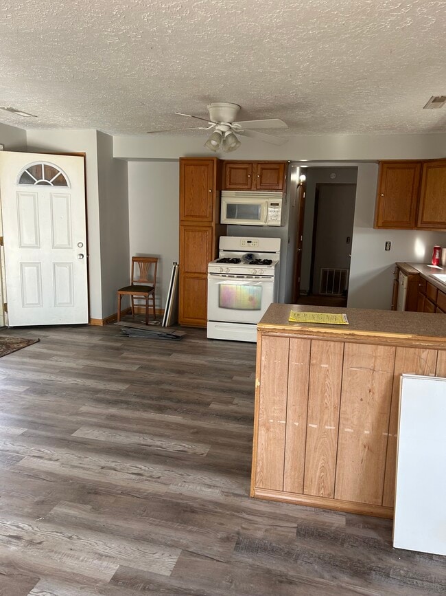 Kitchen - 2339 Berdel St SE