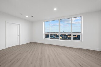 Building Photo - Baypark Bayonne