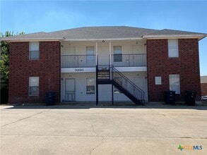 Building Photo - 3201 Hereford Ln