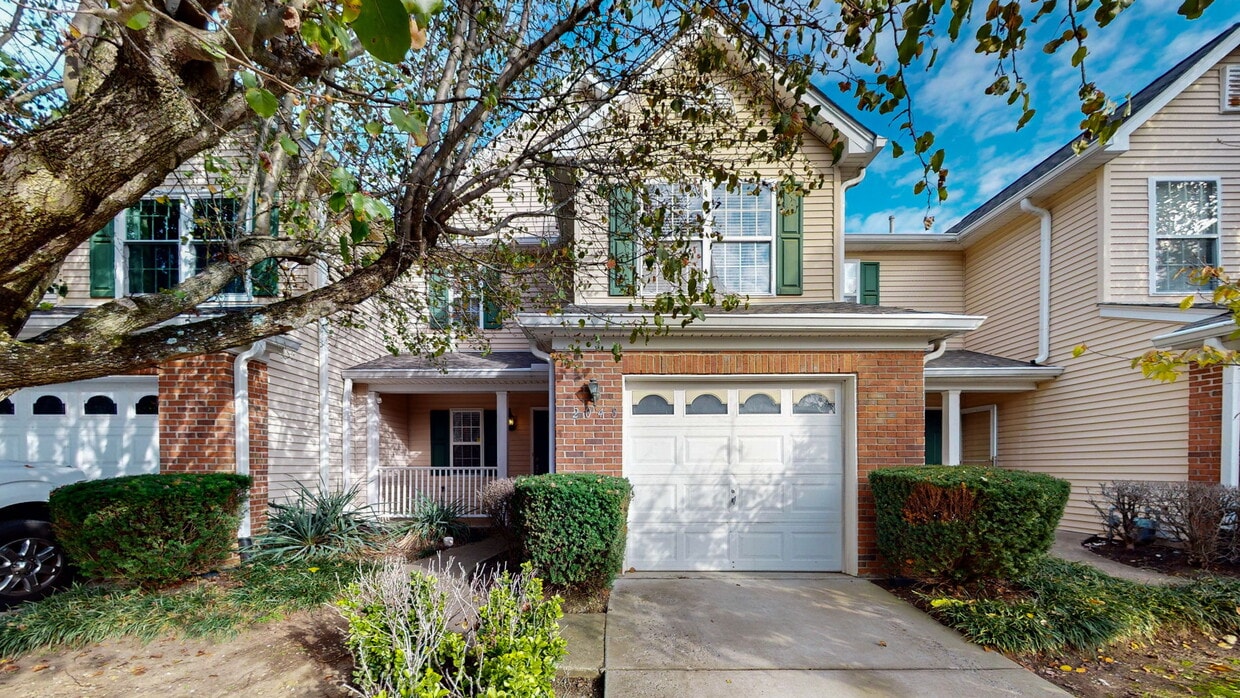 Quiet life with city convenience - 2048 Nashboro Blvd