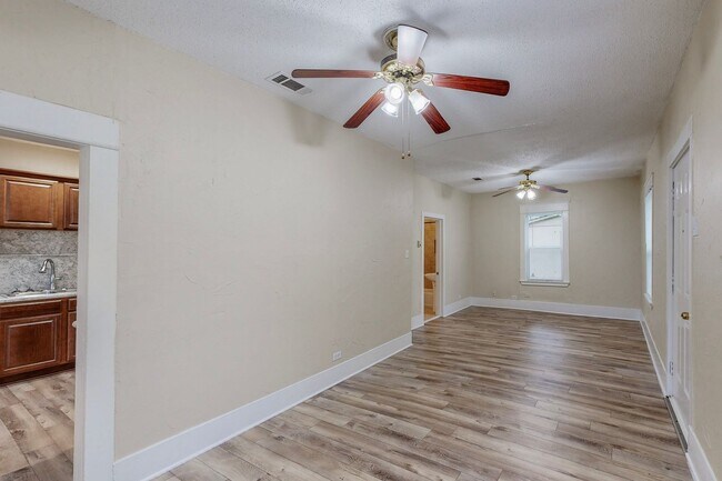 Foto del edificio - Available Mid-July! 3 Bedroom Home for Lea...