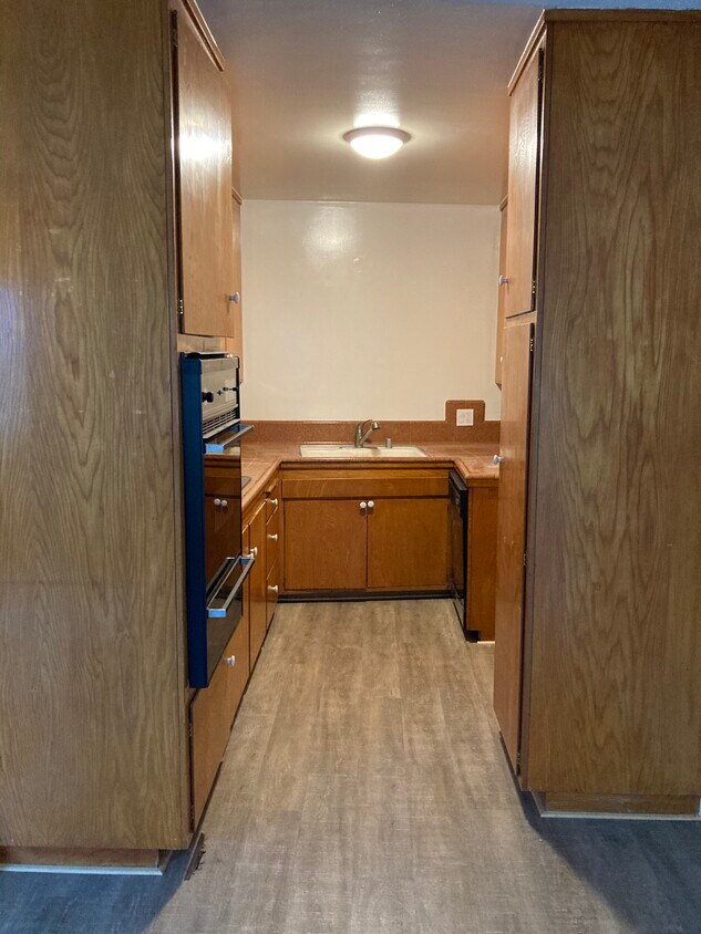 Kitchen - 389 Palos Verdes Blvd