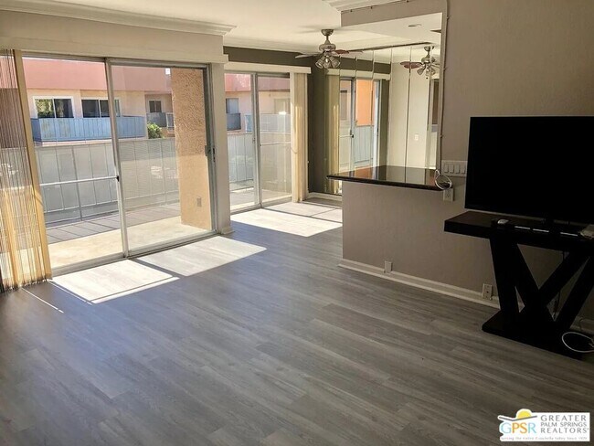 Foto del edificio - 400 N Sunrise Way