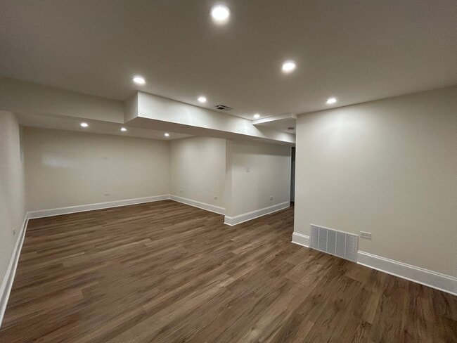 Building Photo - 4636 N Hamilton Ave
