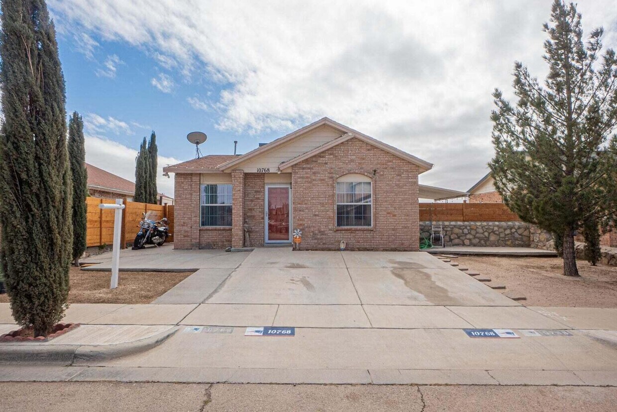 10768 Spring Valley Cir, Socorro, TX 79927 House Rental in Socorro, TX