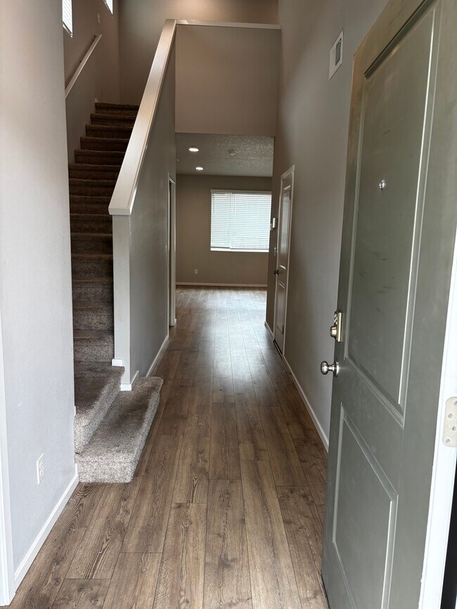 Pasillo de entrada - 20556 SE Evian Ave