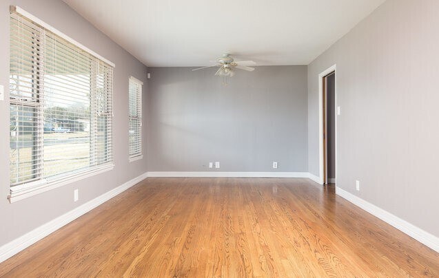 Building Photo - 303 Schmeltzer Ln