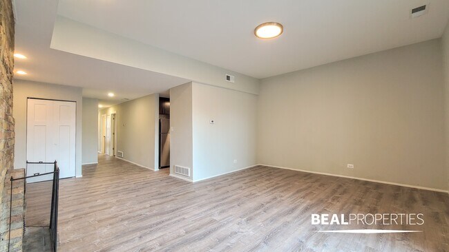 Foto del edificio - 604 W Surf St