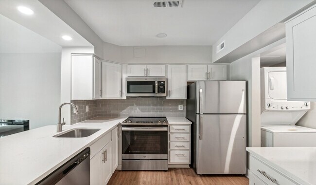 Foto del edificio - 3809 Porter St NW