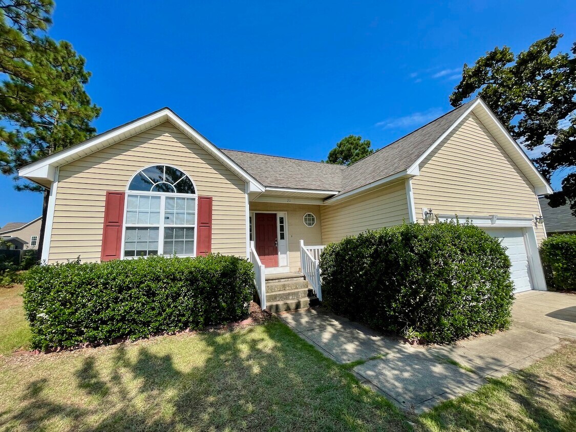 21 English Oak Dr, Bunnlevel, NC 28323 House for Rent in Bunnlevel, NC