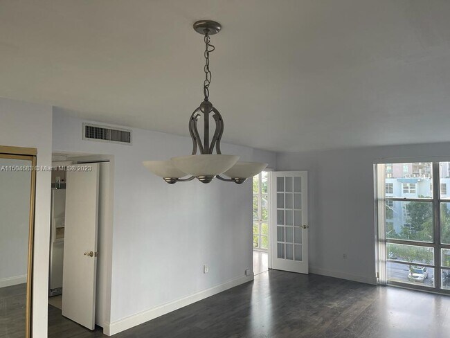 Foto del edificio - 17570 Atlantic Blvd