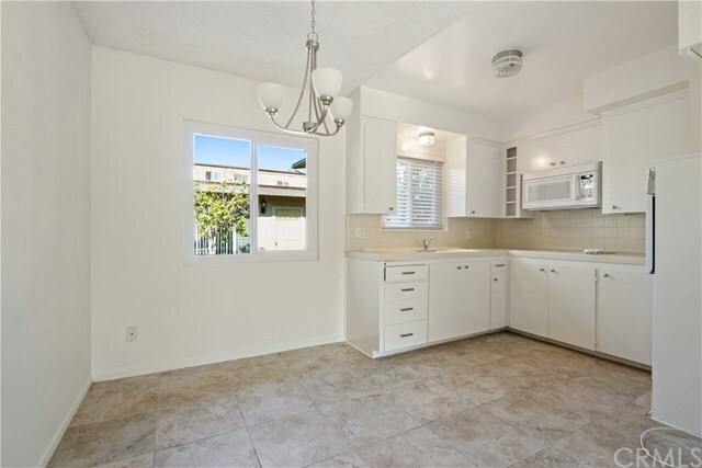 Foto del edificio - 21020 Donora Ave