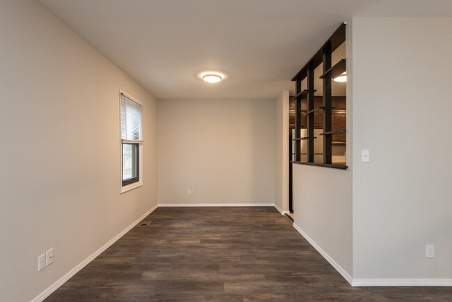 Building Photo - 451 Sauk Ln