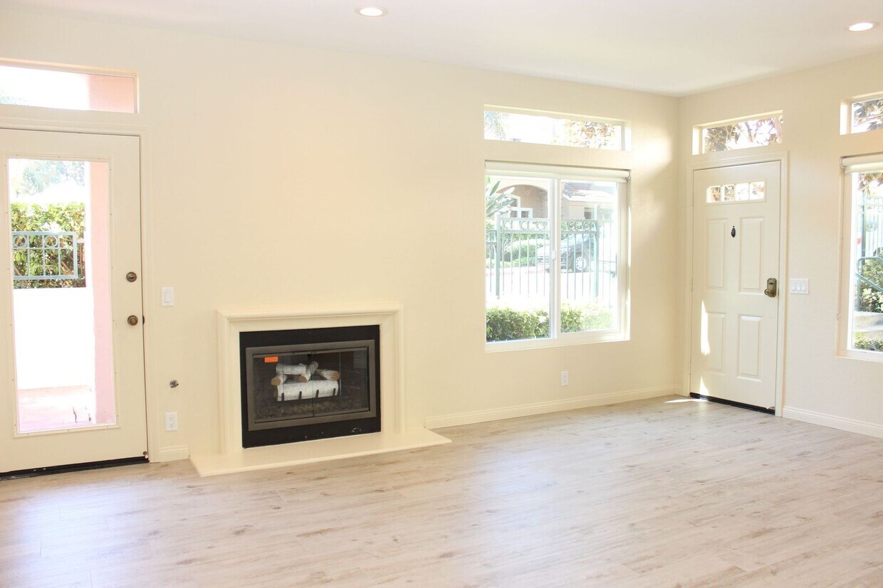 Primary Photo - Upgraded 2 Bed/2 Bath Condo in UTC, 1st Fl...