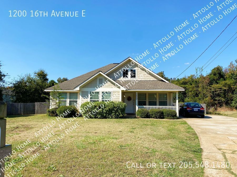 Primary Photo - Great house close to campus!