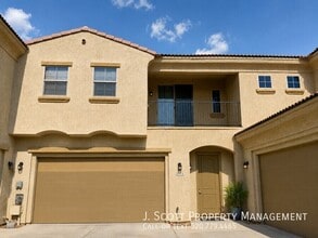 Building Photo - 1367 S Country Club Dr