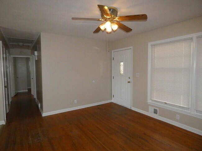 Building Photo - 409 Hooke Ave