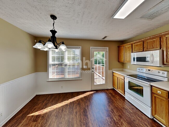 Foto del edificio - 1020 Seven Oaks Blvd