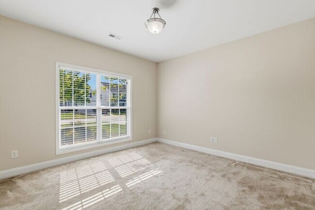 Foto del edificio - 5 Bedrooms in the heart of Summerfield!