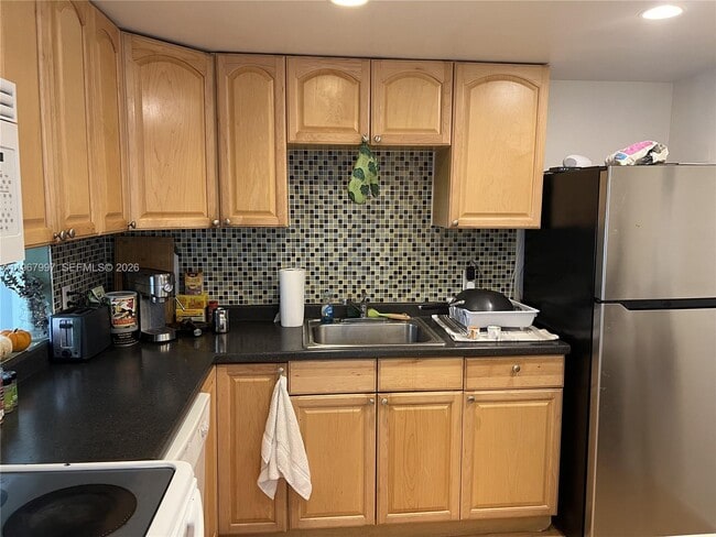 Building Photo - 1450 Lincoln Rd