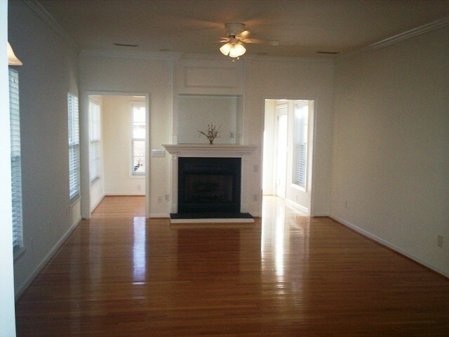 Building Photo - 2719 Maplewood Ave